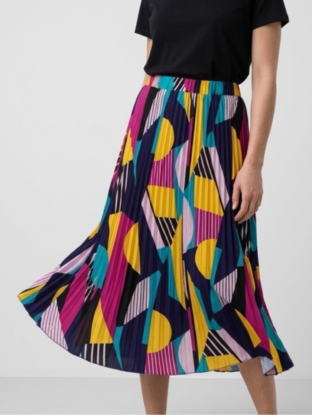Pleated Geometric Midi Skirt in Multicolor